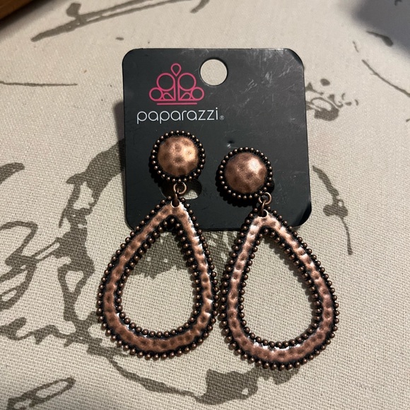 Pair of Clip on Paparazzi Earrings, 1 1/2 wide, 2 1/2 long. NWOT - Picture 5 of 5